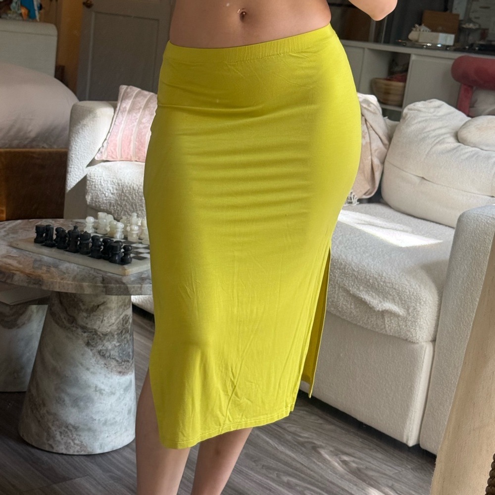 Lovers and Friends Midi skirt with slit lime green size Small